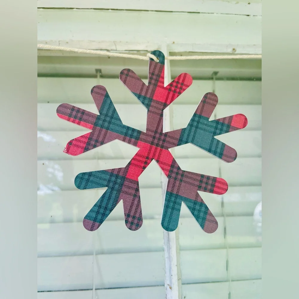 *Tartan Plaid Snowflake Garland